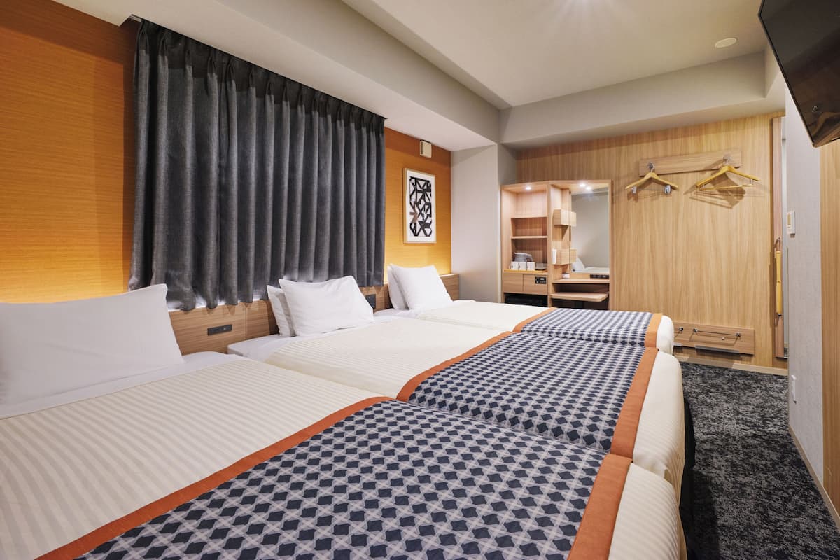 Standard Twin Room, Non Smoking (with Extra Bed) | In-room safe, free WiFi, bed sheets