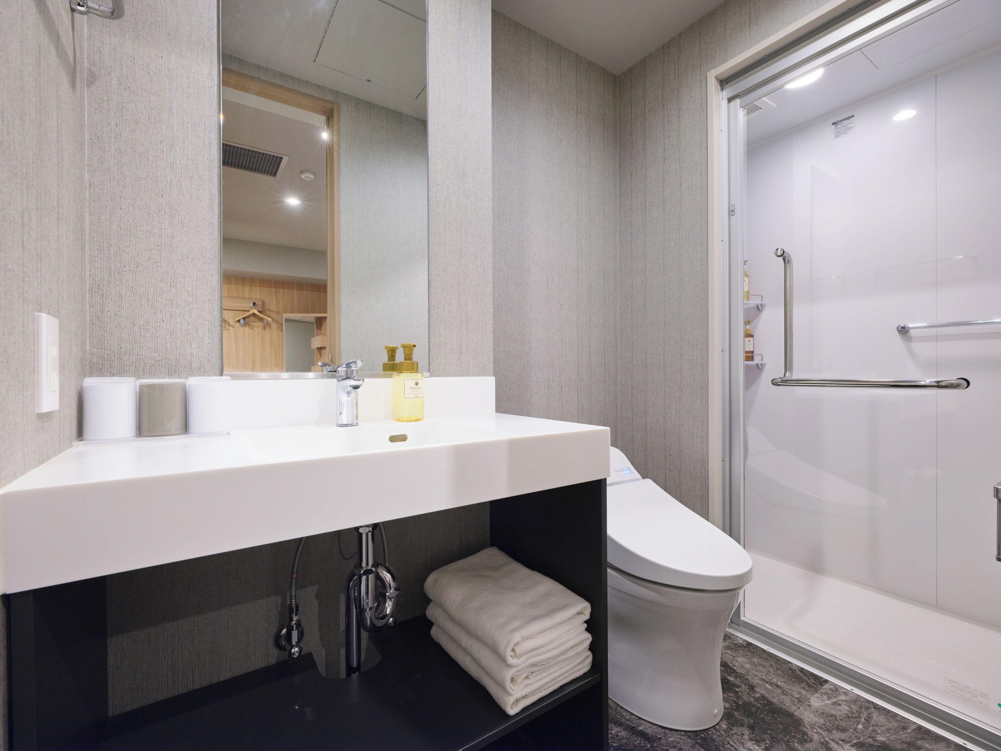 standard twin room, non smoking (with extra bed) | 1 bedroom, in-room safe, free wifi, bed sheets