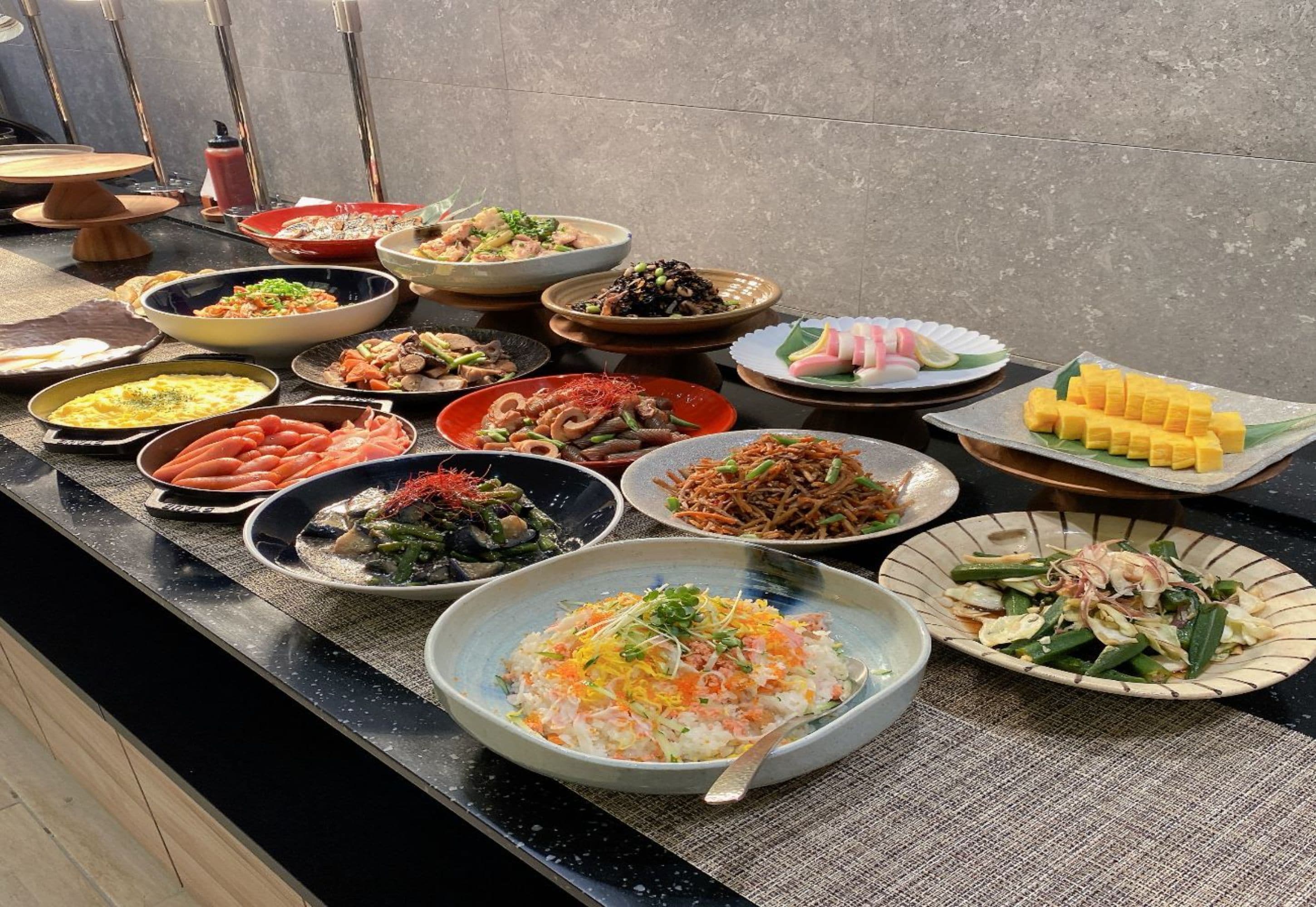 daily buffet breakfast (jpy 1800 per person)