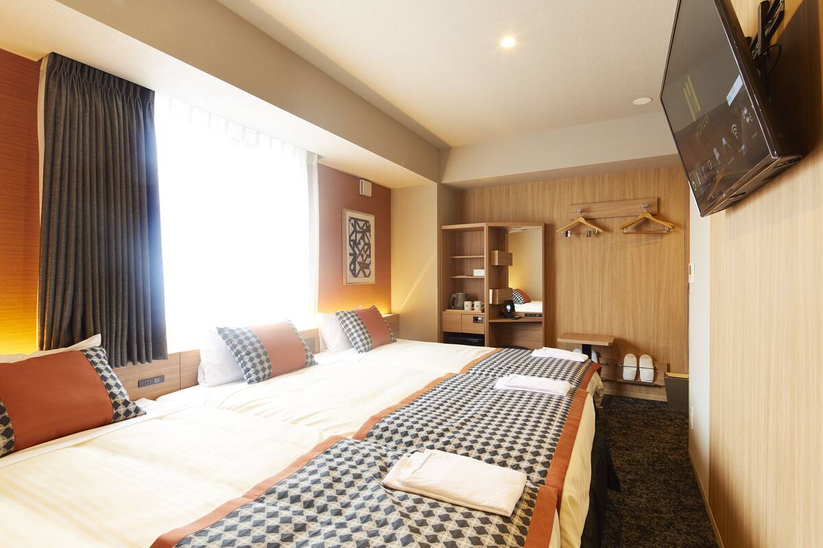 In-room safe, free WiFi, bed sheets