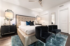 2 habitaciones, tabla de planchar con plancha, cuna de viaje y wifi 