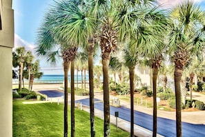 Property grounds - Gulf View Maravilla 3205-Dog Friendly, Private Beach, Pickleball, Pools, Hot Tub (Miramar Beach)