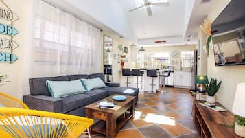 Smart-TV, DVD-Player, Bücher