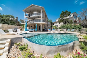 Outdoor pool, a heated pool - Lake Travis fun in the sun (Austin)