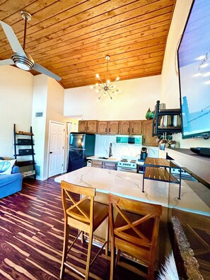 Interior - Lake of the Ozarks Stunner! Boat Slip Available to rent! Renovated with king bed (Osage Beach)