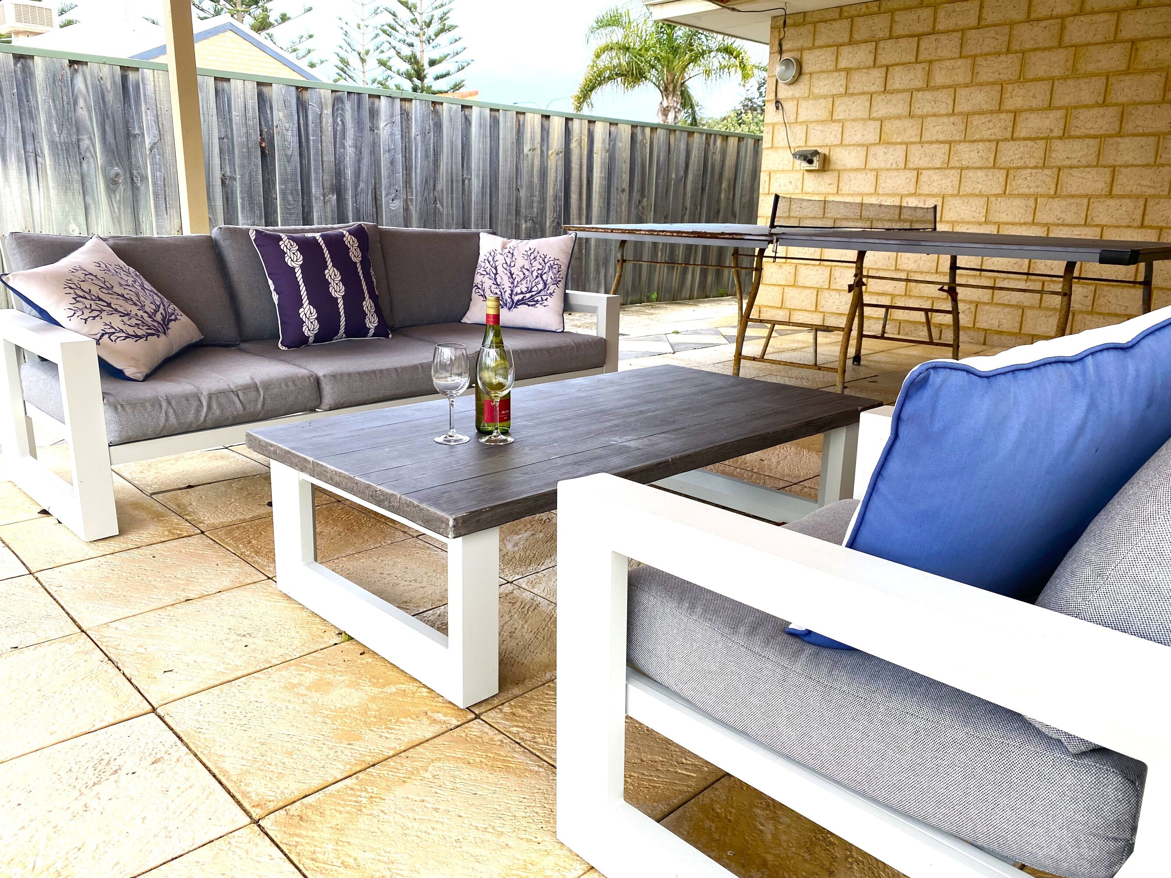 QUINNS RETREAT 4 bedroom 2 bathrooms with pool — image 2