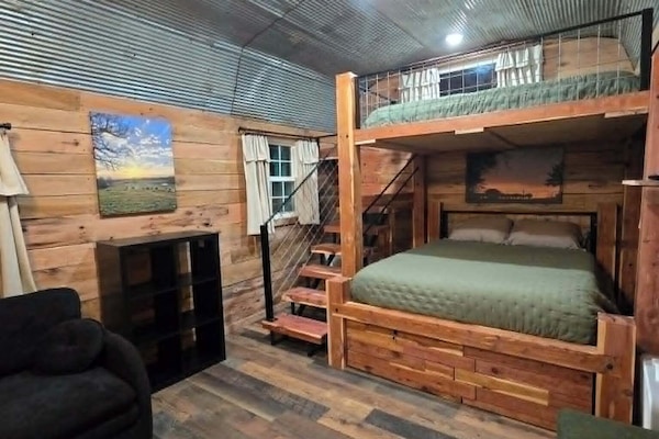 2 bedrooms, bed sheets