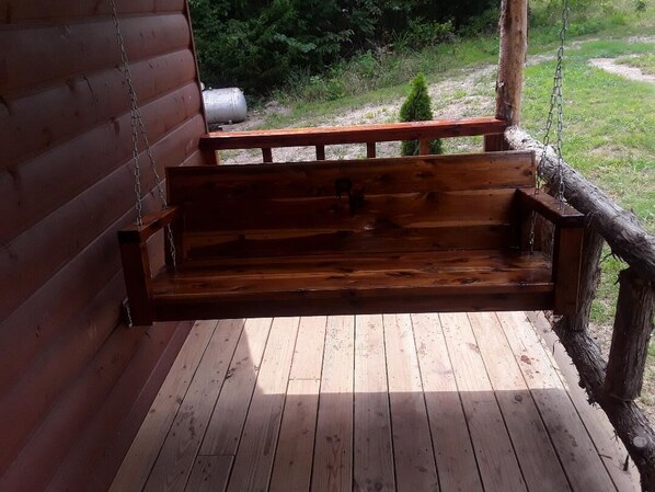 Property grounds - Cozy 1-BR cabin with Kid's Loft, Hot Tub & Large Deck on Working Buffalo Farm (Marshall)