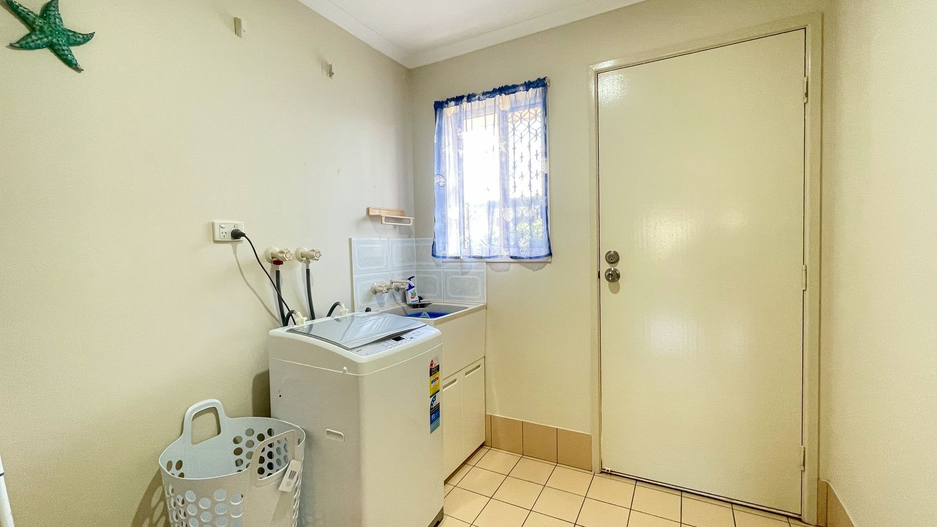 Sandy Paws - Burrum Heads- Walk to Beach -3BR- Aircon-Pool table — image 8