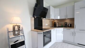 Kapitänshaus 5 | Bếp riêng | Tủ lạnh, lò nướng, bếp nấu, máy rửa bát