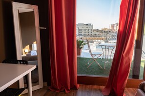 Junior Studio Suite | Minibar, desk, free WiFi, bed sheets - Dolci Emozioni (Bari)
