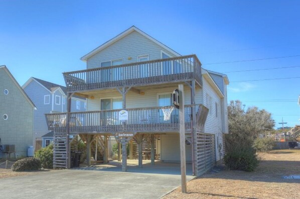 Exterior - Experience Outer Banks Beaches just steps away (Kill Devil Hills)