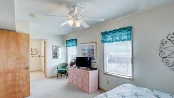 5 bedrooms, iron/ironing board, free WiFi