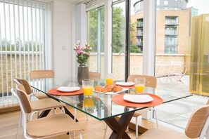 豪華頂樓客房 | 房內用餐區