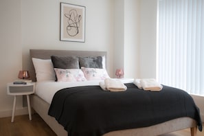 Penthouse Apartment (Apt 6) | Iron/ironing board, free WiFi, bed sheets - Moonside - Stunning Angel Apartments (London)