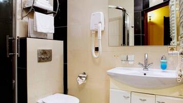 Shower, hydromassage showerhead, hair dryer, towels