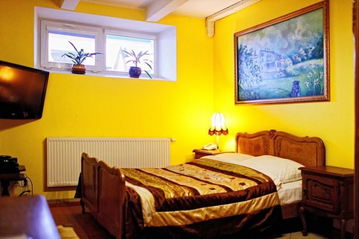 Premium bedding, laptop workspace, blackout curtains, soundproofing