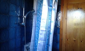 Comfort Suite, 2 Bedrooms | Bathroom shower - B&B Villa Milena (Ariano Irpino)