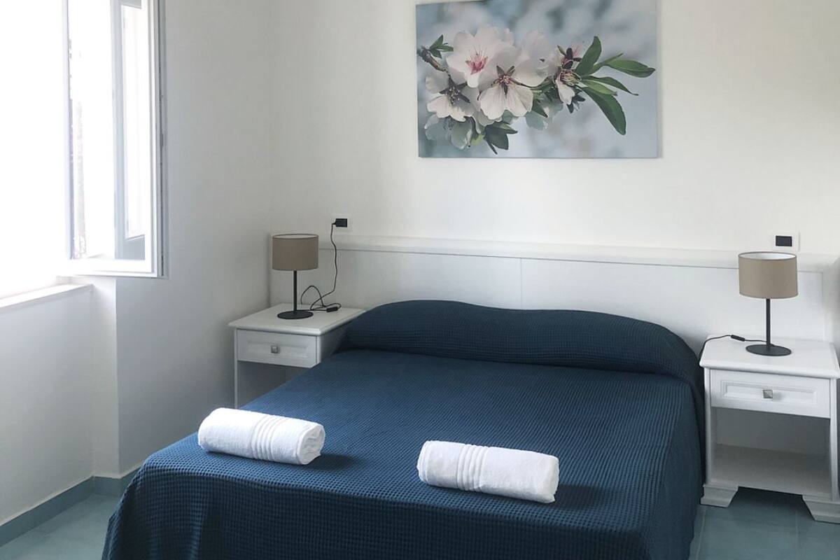 Double Room | Desk, free WiFi, bed sheets