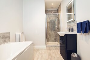 Appartement classique, salle de bain privée, vue sur la ville (3) | Salle de bain