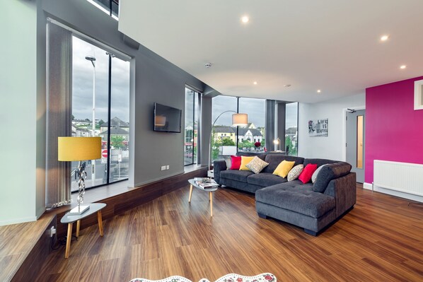 Executive Apartment, Private Bathroom (2) | Lounge - Godfrey Mews (Newry)