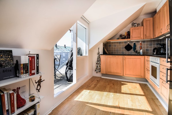 City Apartment, 2 Bedrooms | Private kitchen | Oven, stovetop, dishwasher, coffee/tea maker - Apartment LE28 (Reykjavik)