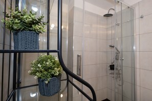Double Room, Balcony (3) | Bathroom | Shower, hair dryer, bidet, towels