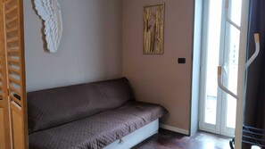 Comfort Suite, Balcony (5) | Premium bedding, down comforters, desk, laptop workspace - CconfortHotels R&B Cavour (Bari)