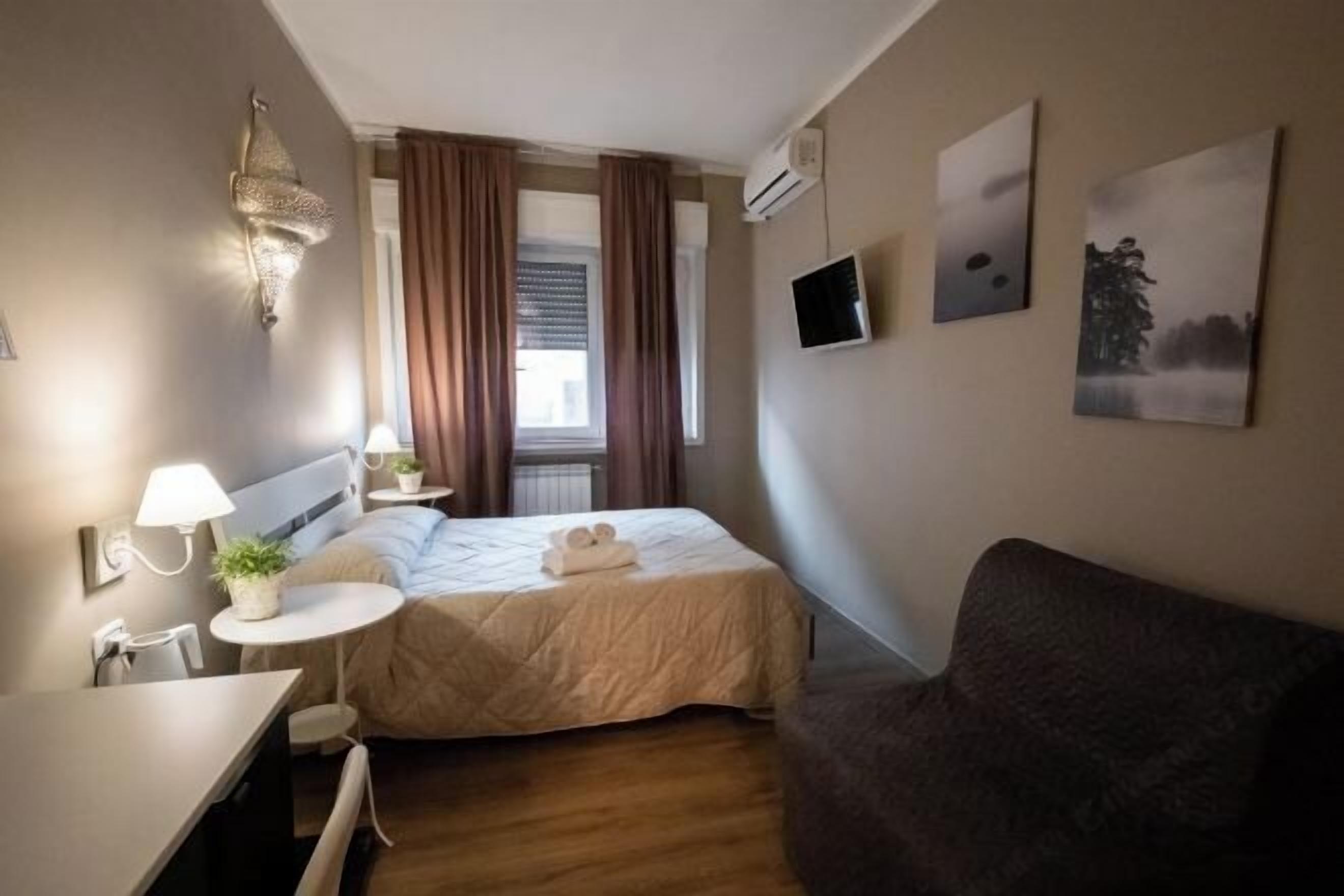 Premium bedding, down duvets, desk, laptop workspace