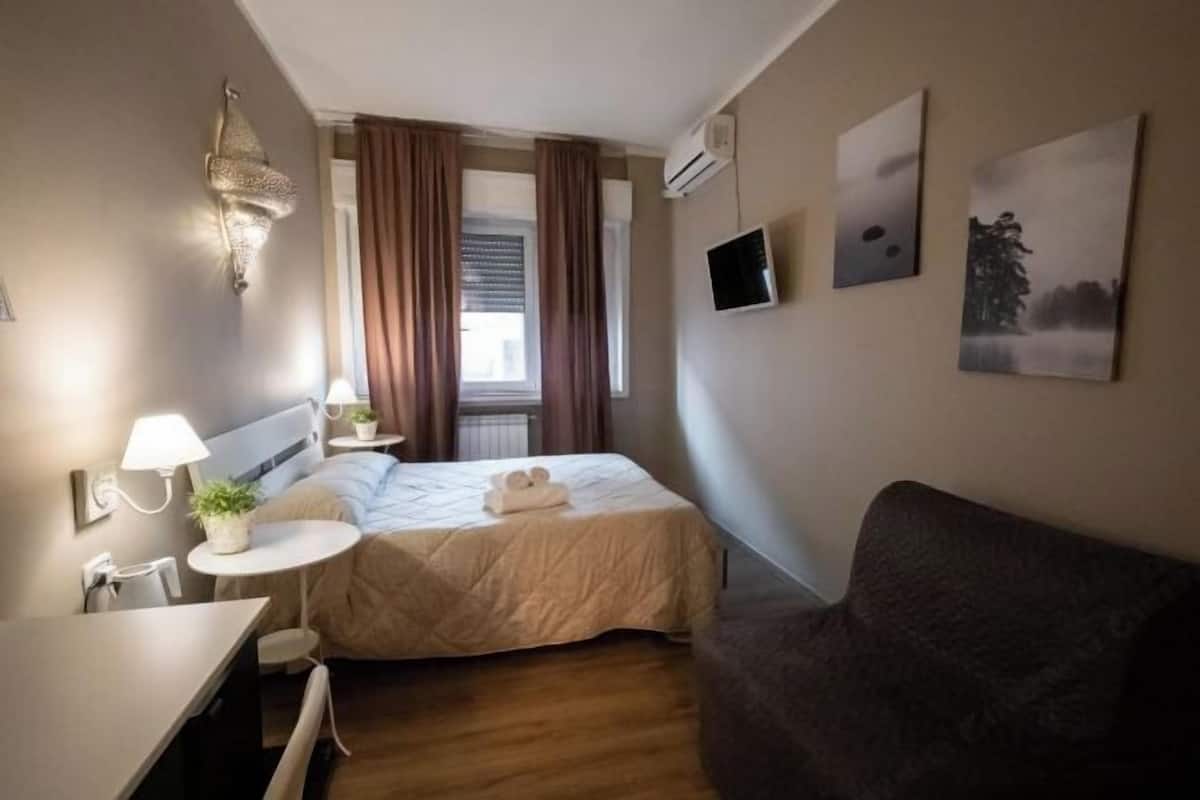 Premium bedding, down comforters, desk, laptop workspace