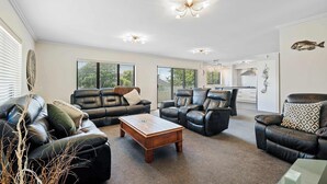 TV - Seven by the Sea in New Plymouth (New Plymouth)