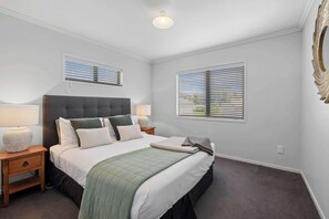 3 slaapkamers, een strijkplank/strijkijzer, wifi