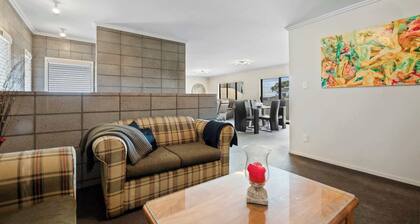 Stylish Apartment by Scenic Coastal Walkway