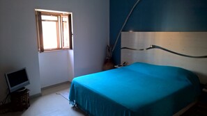 Double Room | Down comforters, memory foam beds, individually furnished, desk - B&B Levantino (Bari)