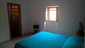 Double Room | Down comforters, memory foam beds, individually furnished, desk - B&B Levantino (Bari)