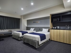 In-room safe, free WiFi, bed sheets - hotel MONday Akihabara Asakusabashi (Tokyo)