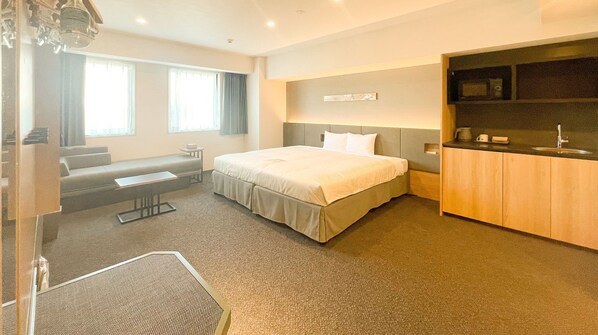 Prime Deluxe King Room, Non Smoking | In-room safe, free WiFi, bed sheets