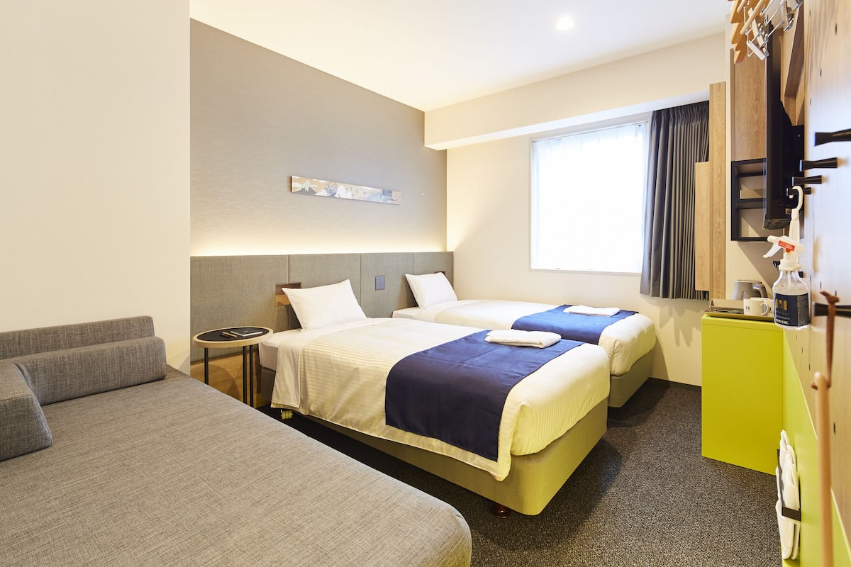 In-room safe, free WiFi, bed sheets