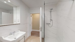 Triple Room | Bathroom