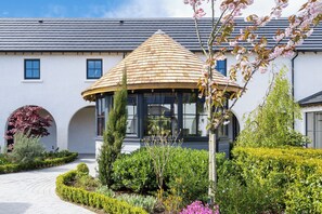Courtyard - The Salthouse Hotel (Ballycastle)