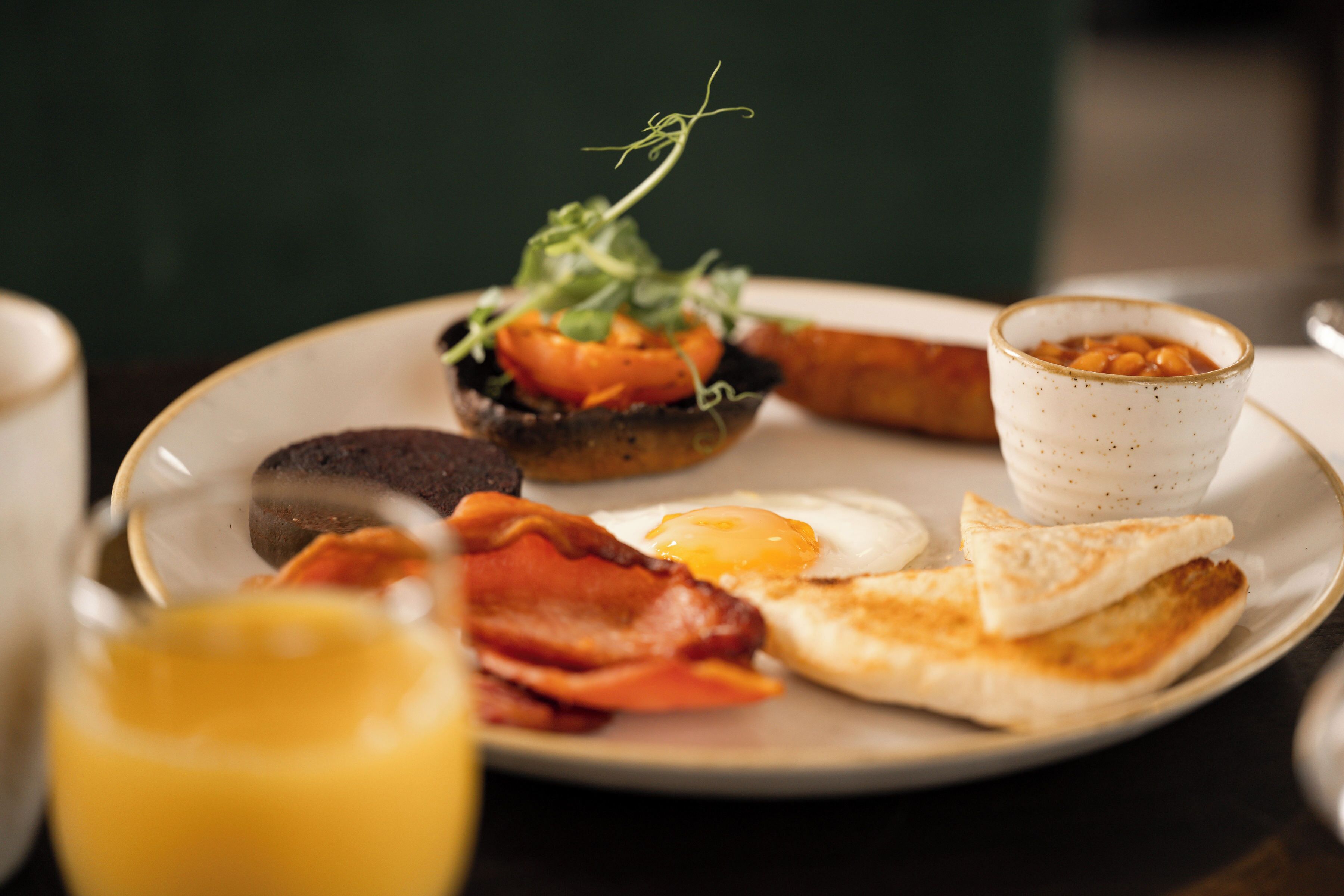 free daily full breakfast