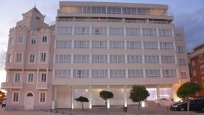 A multi-story hotel with a central courtyard, a tower on the left, and a modern facade. - Costa de Prata Hotel (Figueira da Foz)