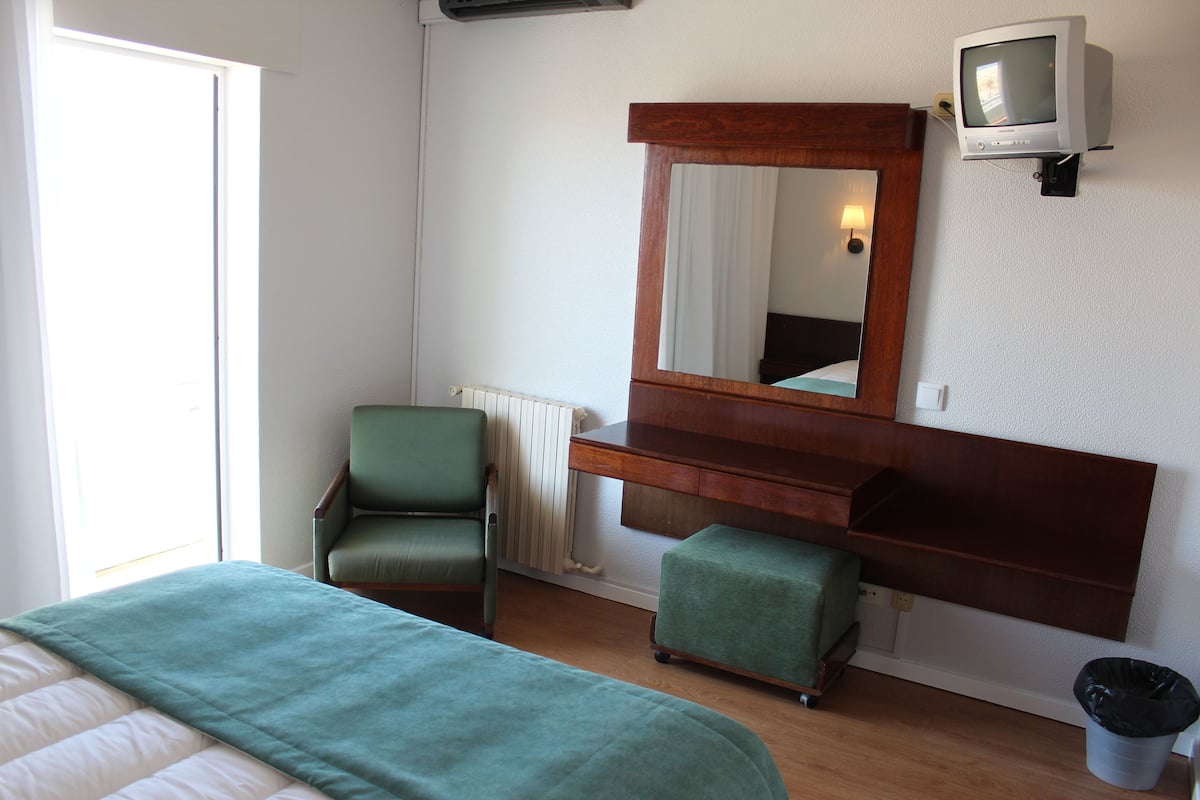 basic double room | 1 bedroom, blackout curtains, free cots/infant beds, rollaway beds