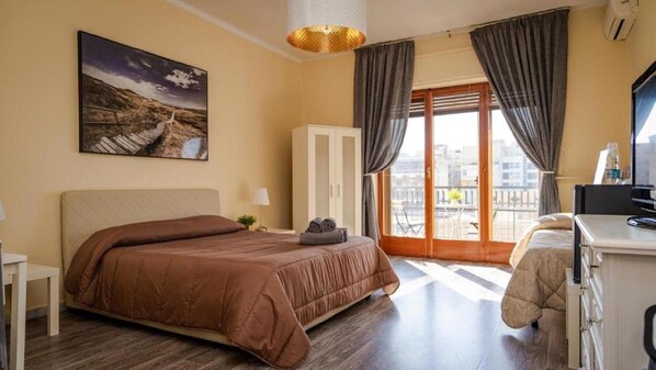 高档床上用品、羽绒被、记忆海绵床垫、迷你吧