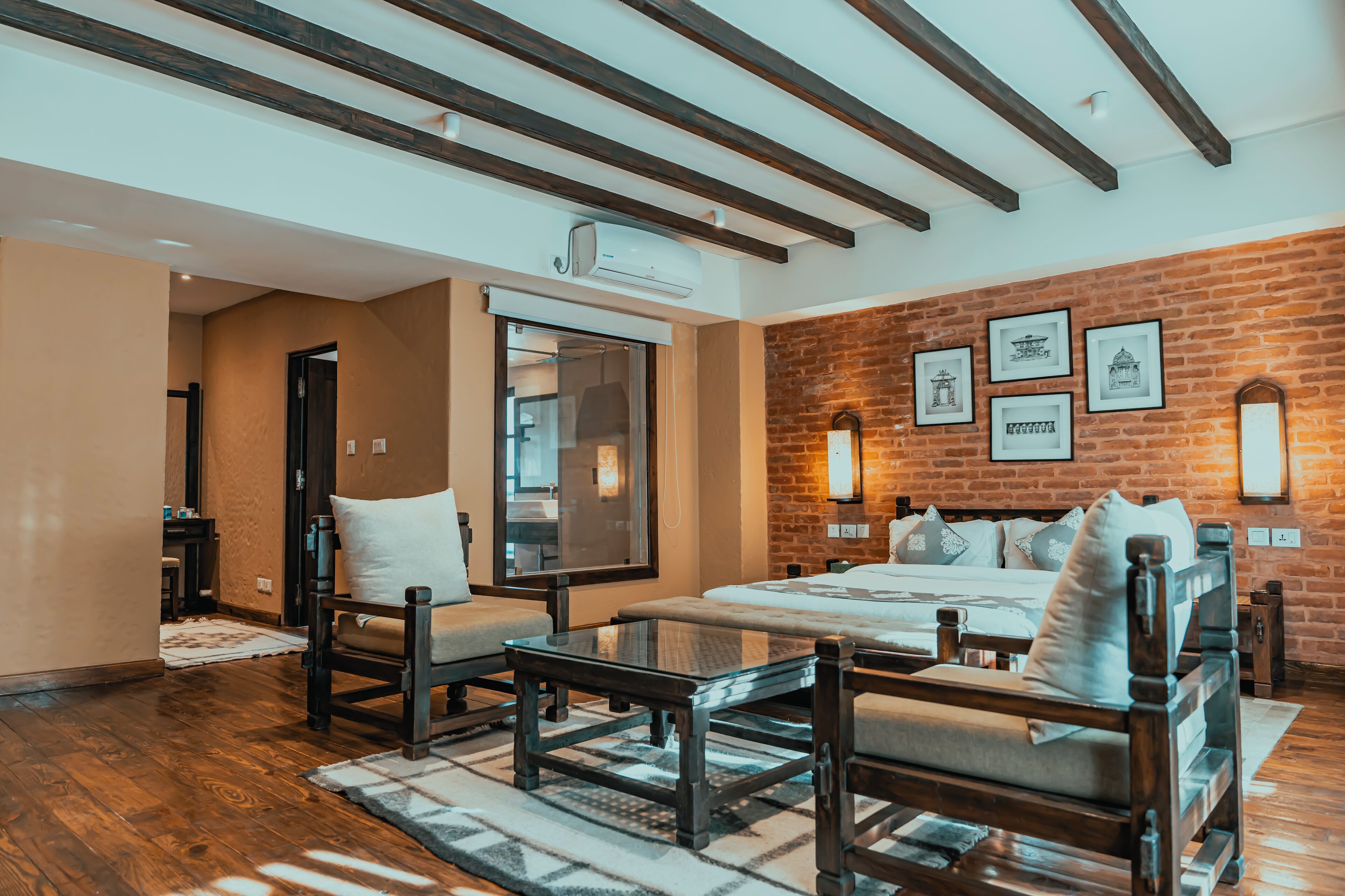 迷你吧、办公桌、免费 WiFi、床单