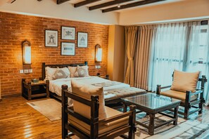 Minibar, escritorio, wifi gratis y ropa de cama 