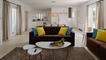 Villa Medium | Área de estar | TV de tela plana