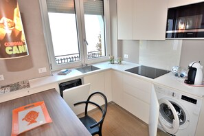 Kühlschrank, Mikrowelle, Ofen, Geschirrspüler