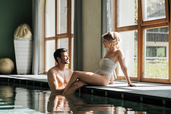 Een sauna, een bubbelbad, een Turks bad/hammam, lichaamsbehandelingen