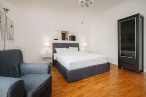 Superior Studio | Hypo-allergenic bedding, individually decorated, individually furnished